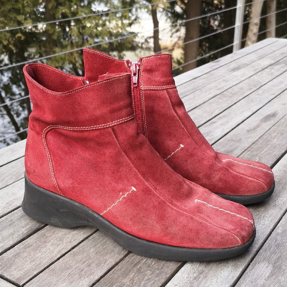 La Canadienne red suede ankle boots